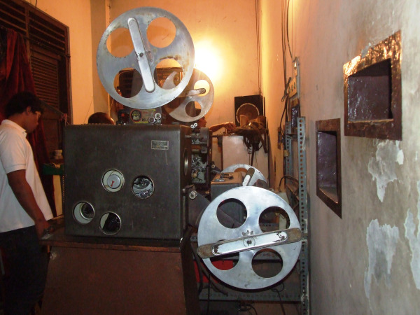 Ruang proyeksi Bioskop Karia (Arsip komunitas Gubuak Kopi diambil pada April 2012)