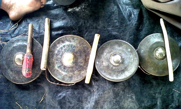 Canang, alat musik yang digunakan dalam kesenian Oguang Jana
